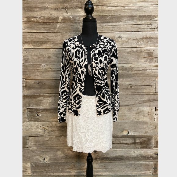 ✨🖤Banana Republic Black and White Cardigan🖤✨ - Picture 6 of 6